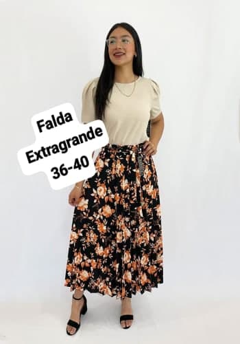 Falda larga color Negro talla Extragrande  estilo Tableada